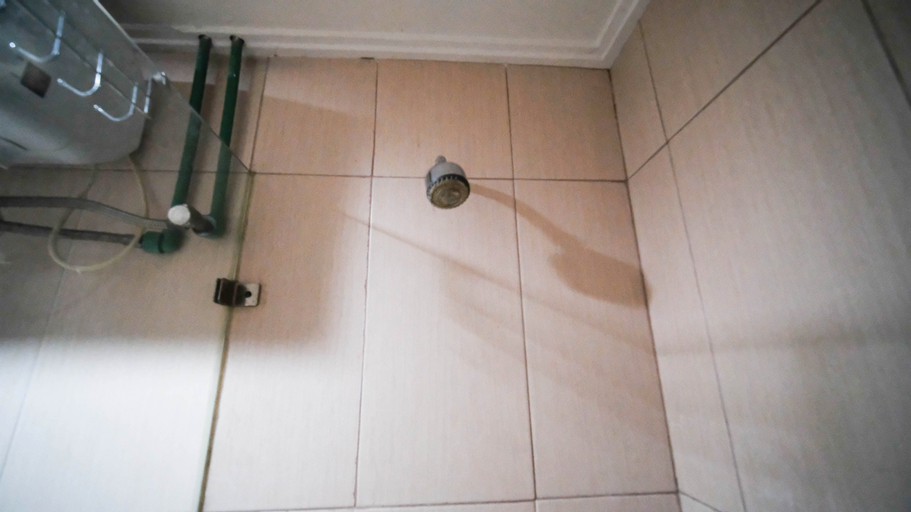 Bedroom 2, Best Location and Comfy 2BR at Tamansari Papilio Apartment By Travelio, Surabaya
