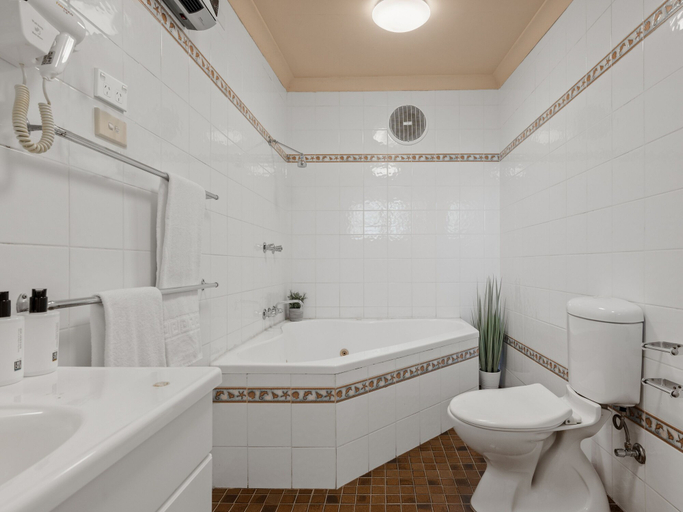 Bathroom 3, Katoomba Town Centre Motel, Blue Mountains