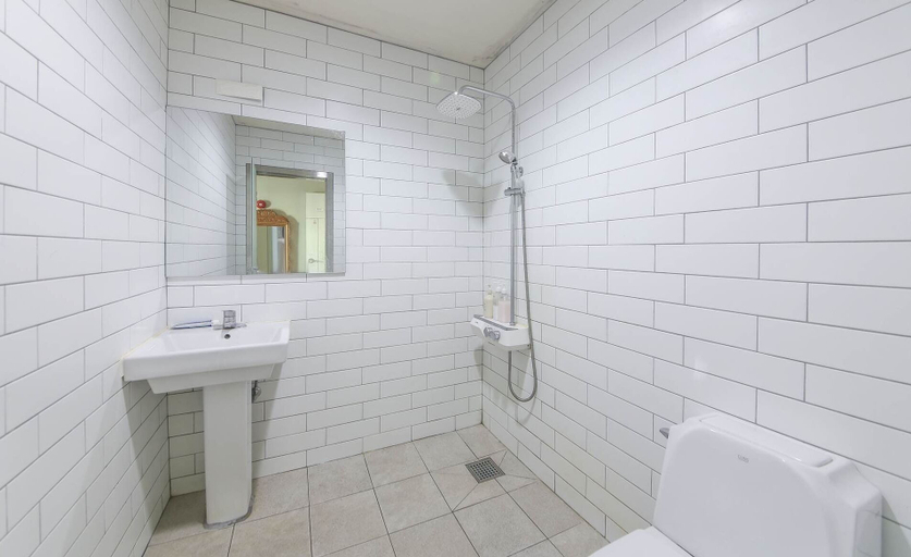 Bathroom 3, Hanra Guesthouse, Jeju