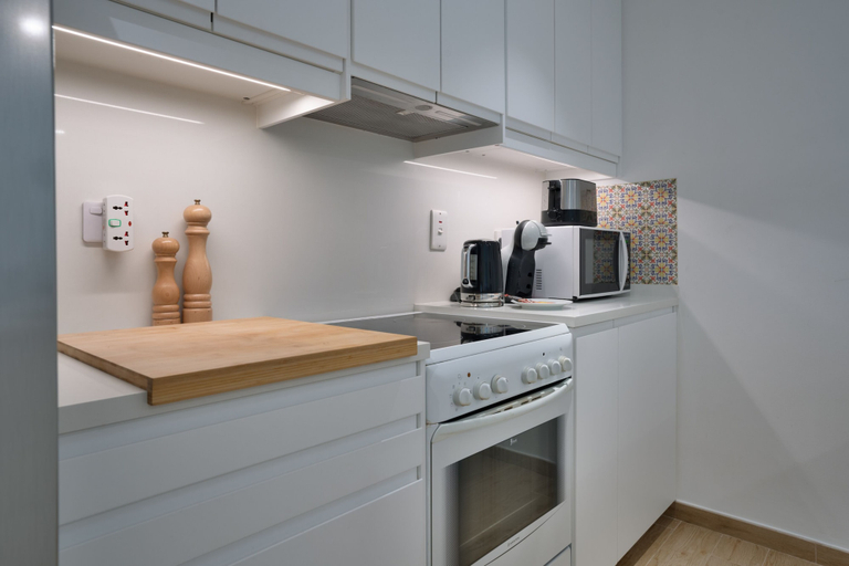 Private kitchen 3, Luxurious Apt with Balcony The Greens Dubai, Dubai