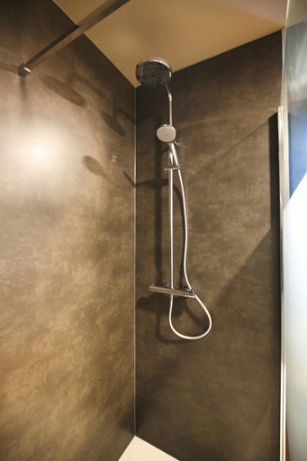 Bathroom 3, o ChOmiere, Liège