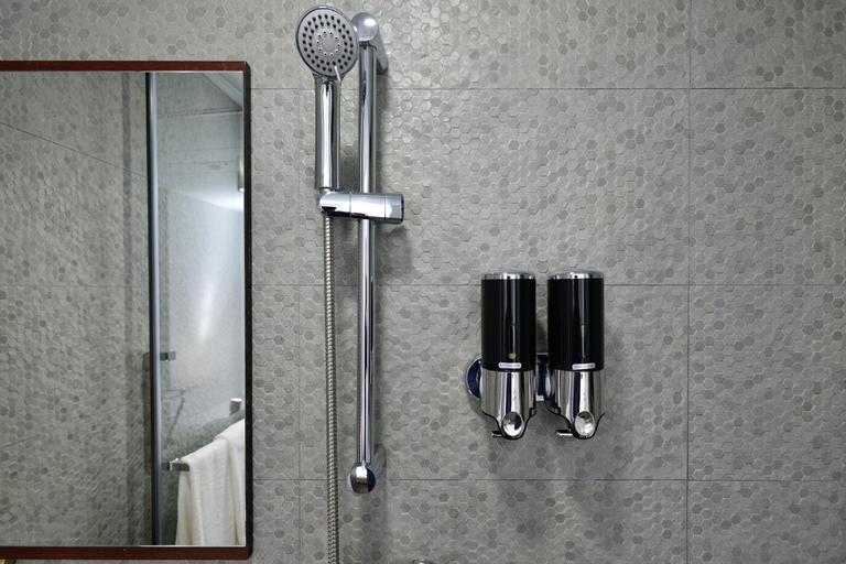 Bathroom 9