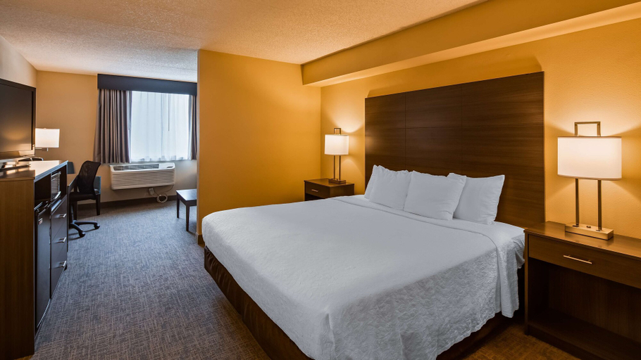 Bedroom 3, Best Western East Towne Suites, Dane