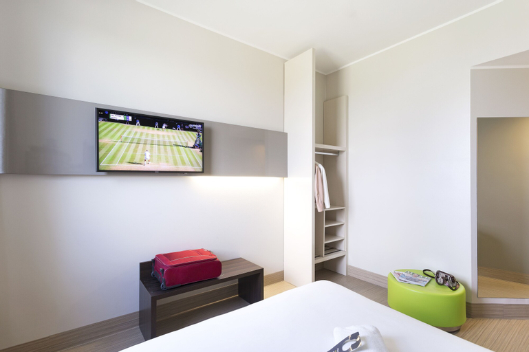 Bedroom 26