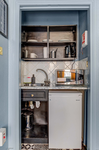 Others 5, Kensington Gardens, London