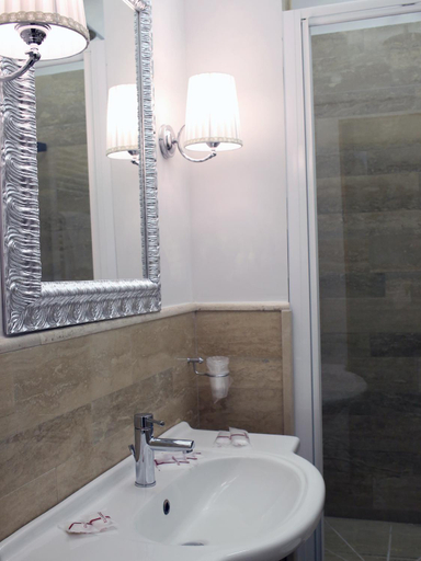 Bathroom 2, Piccolo di Piazza di Spagna Suites, Roma