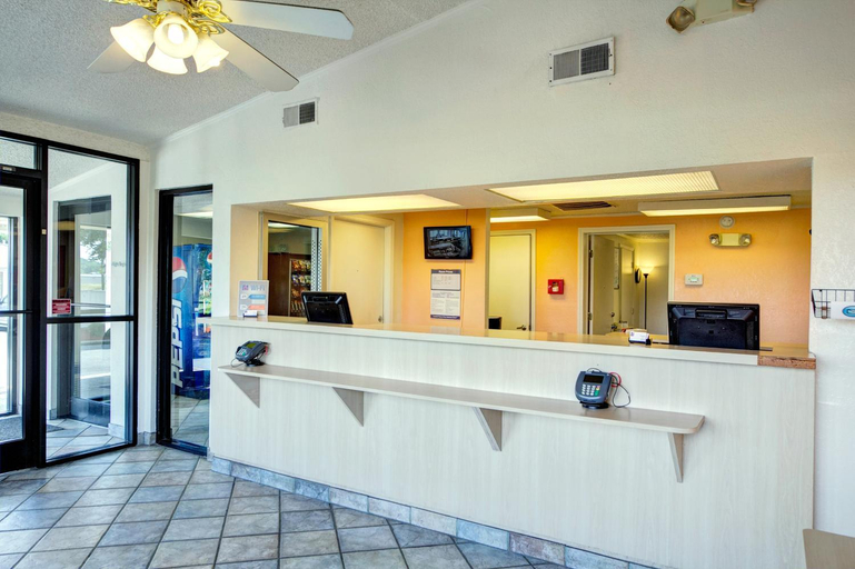 Public Area 2, Knights Inn - Burlington, NC, Alamance