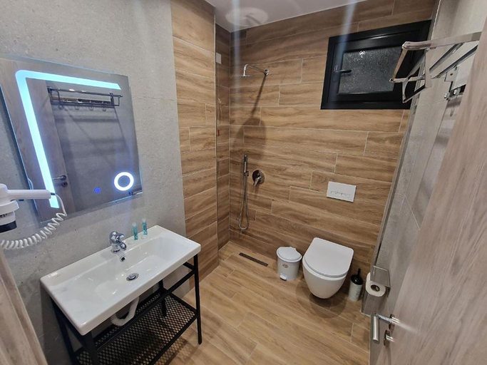 Bathroom 4, Joanna Suites, Sarandës