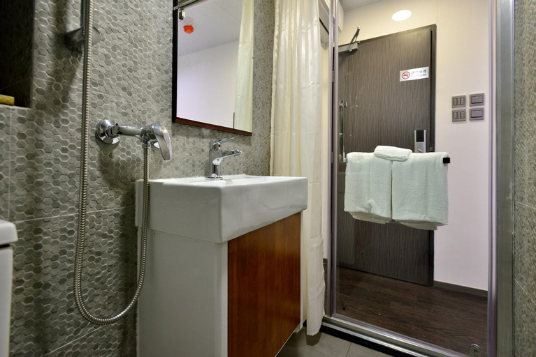 Bathroom 12