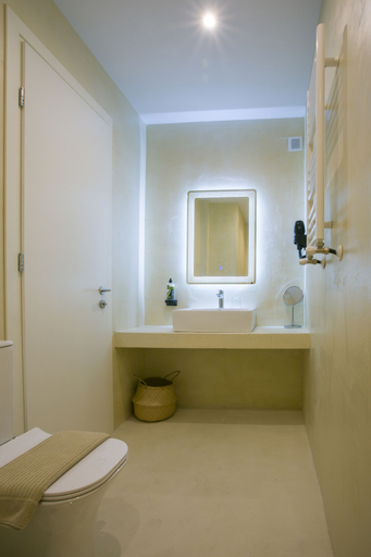 Bathroom 5, White Corner, Central Macedonia
