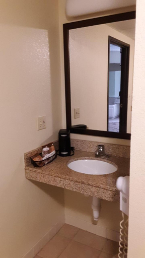 Bedroom 2, Spark by Hilton Cedar Falls, Black Hawk