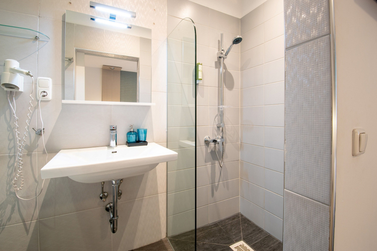 Bathroom 5, AMADEA - Cityhotel Salzburg, Salzburg