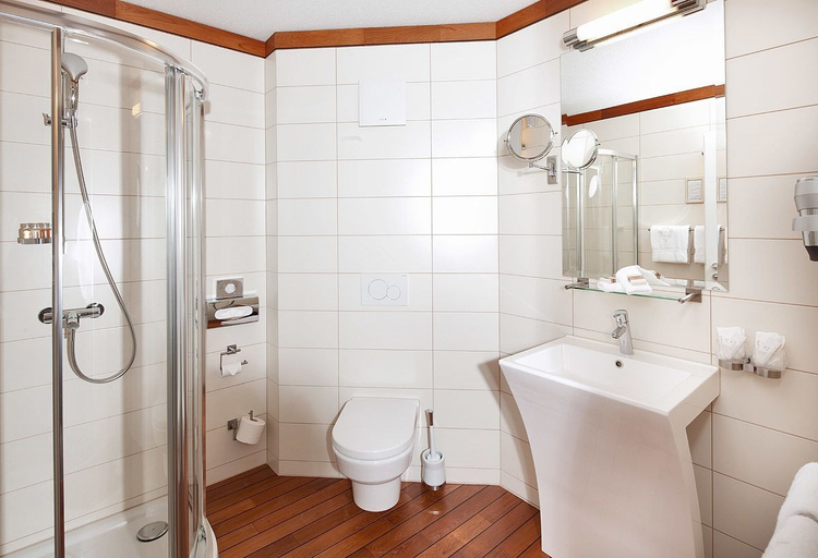 Bathroom 3, Mercure Fribourg Centre Remparts, La Sarine