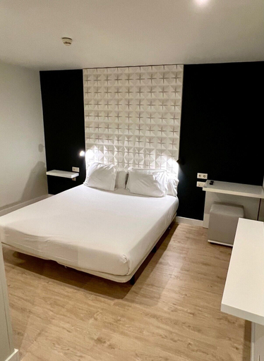 Bedroom 3, Urban Sea Atocha 113, Madrid
