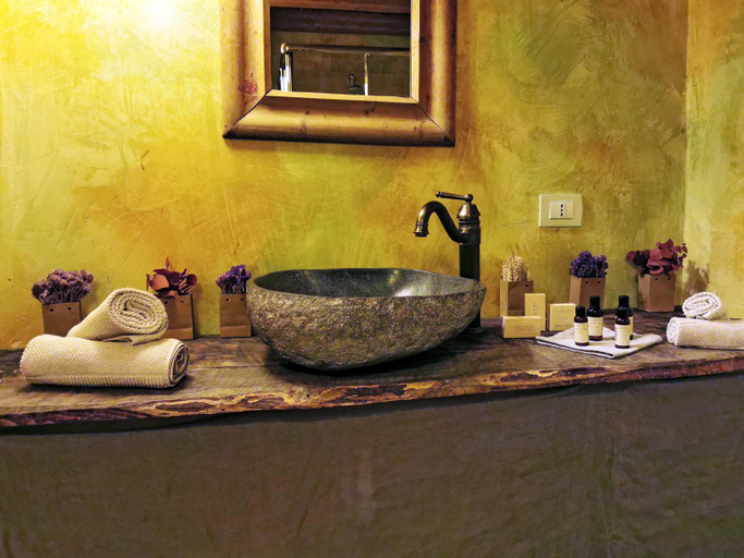 Bathroom 3, Oasi Galbusera Bianca, Lecco