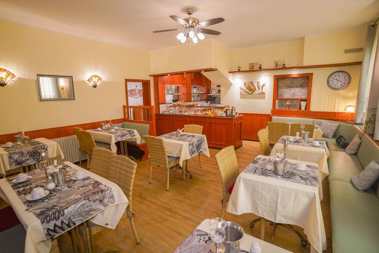 Food & Drinks 3, Gastehaus Prasenzhof, Bergstraße
