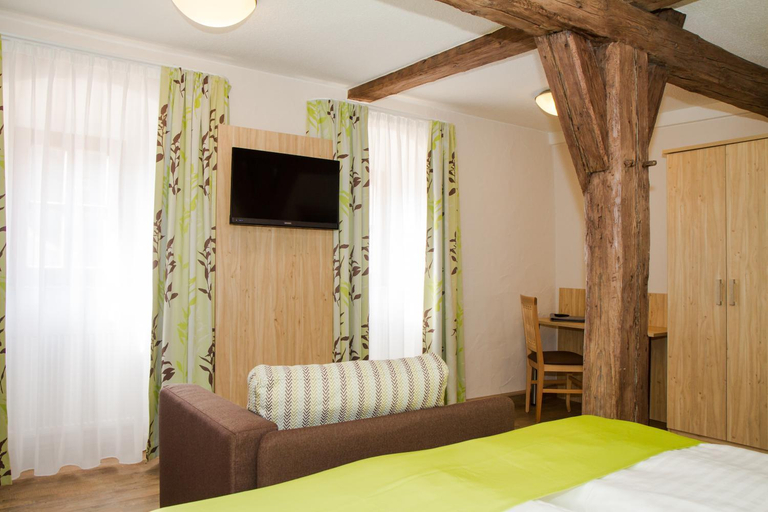 Bedroom 2, Hotel-Gasthof Blaue Traube e.K., Neumarkt in der Oberpfalz