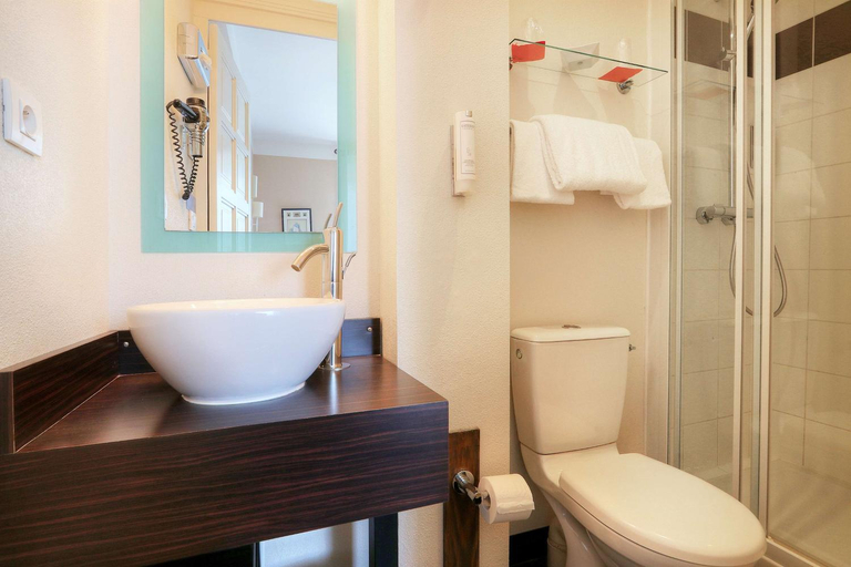 Bathroom 4, Best Western Brittany La Baule Centre & Plage, Loire-Atlantique