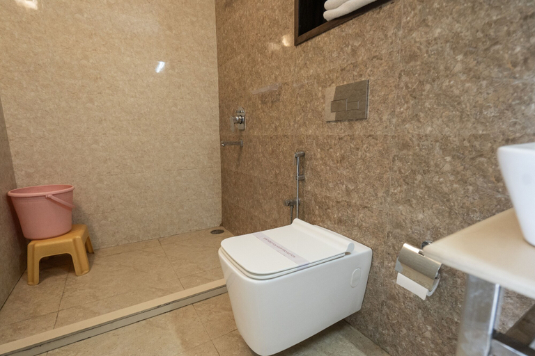 Bathroom, The Golden Sunrise Hotel, Nainital