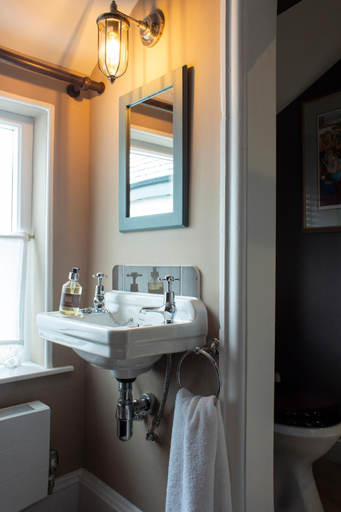 Bathroom 3, The Carden Arms, Cheshire West and Chester