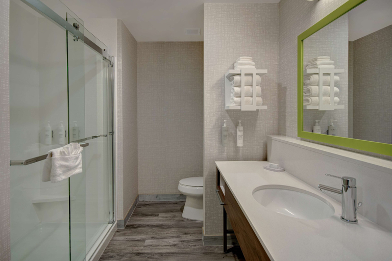 Bathroom 4, Hampton Inn & Suites Ontario Rancho Cucamonga, San Bernardino