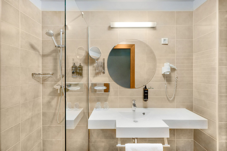 Bathroom 4, Mercure Szekesfehervar Magyar Kiraly, Székesfehérvár
