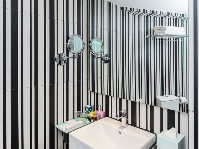 Bathroom 4, Caravel Hotel, Macao