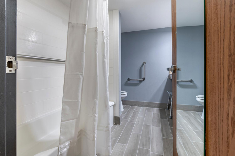Bathroom 4, Best Western Bloomington Edina - Minneapolis, Hennepin