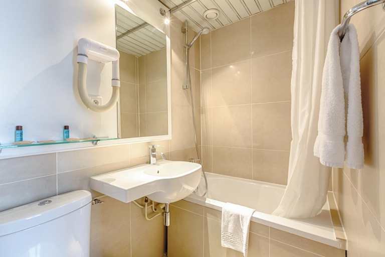 Bathroom 4, Hôtel Charing Cross, Paris