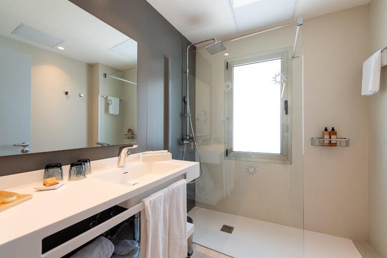 Bathroom 5, Hotel Cordial Mogan Playa, Las Palmas