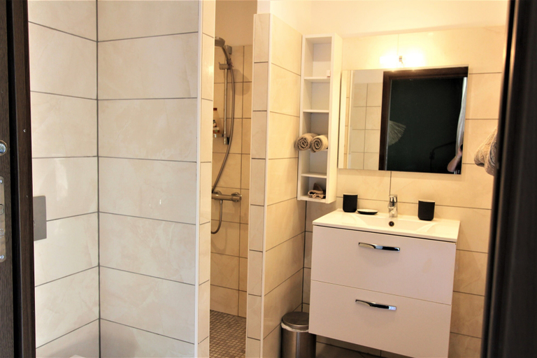 Bathroom 3, Bel Appartement Près du Port St Raphael, Var