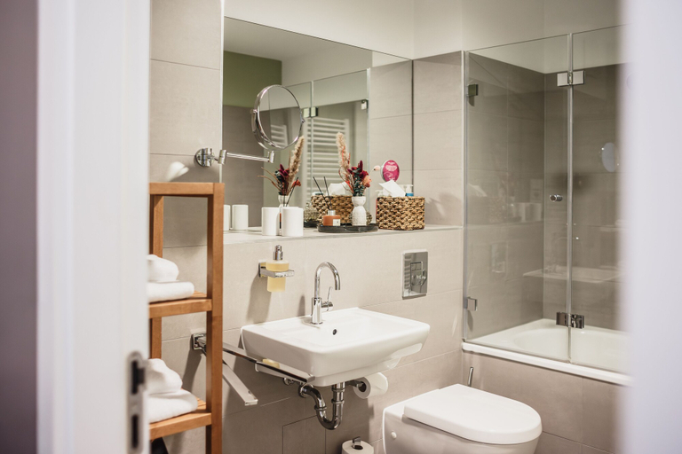 Bathroom 5, The Circus Apartments, Berlin