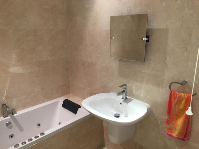 Bathroom 3, Retreat at The Knowe Auchincruive Estate, South Ayrshire
