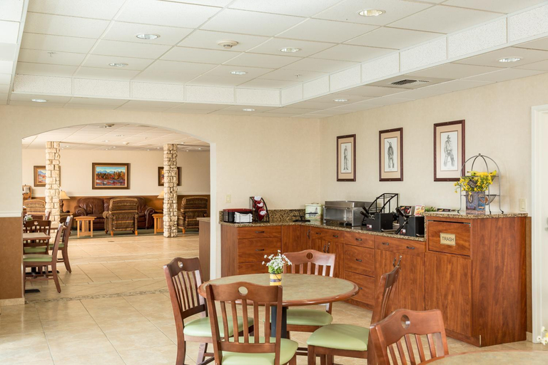 Food & Drinks 5, Boothill Inn and Suites, Yellowstone