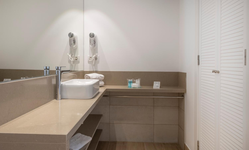 Bathroom 4, Rosamar Es Blau 4*s - Adults Only, Girona