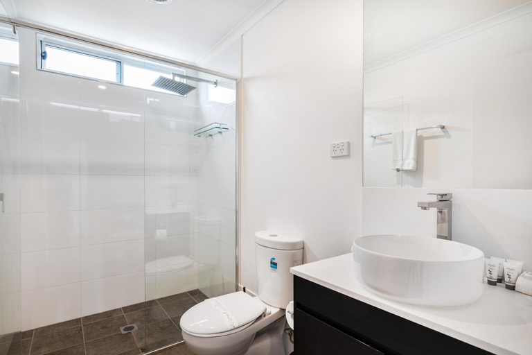 Bathroom 9