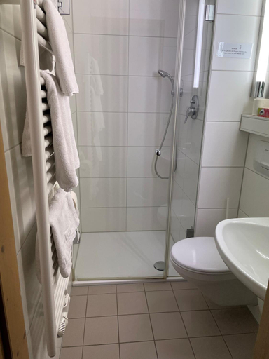Bathroom 1, Landhotel Battenheimer Hof, Mainz-Bingen