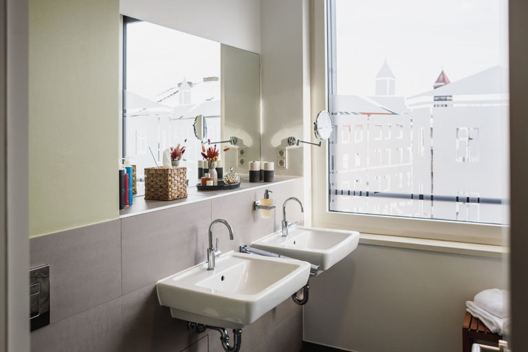 Bathroom 5, The Circus Apartments, Berlin