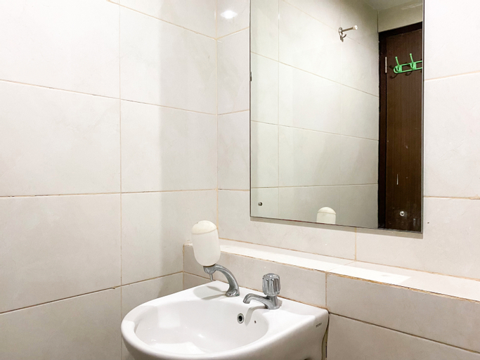 Bedroom 2, Simply Look Studio at Grand Dhika City Apartment By Travelio, Bekasi