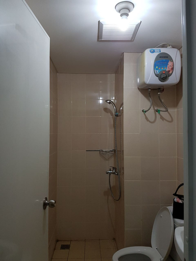 Bathroom, Nice & Cozy 2 Bedroom Apartemen Parahyangan Residence, Bandung