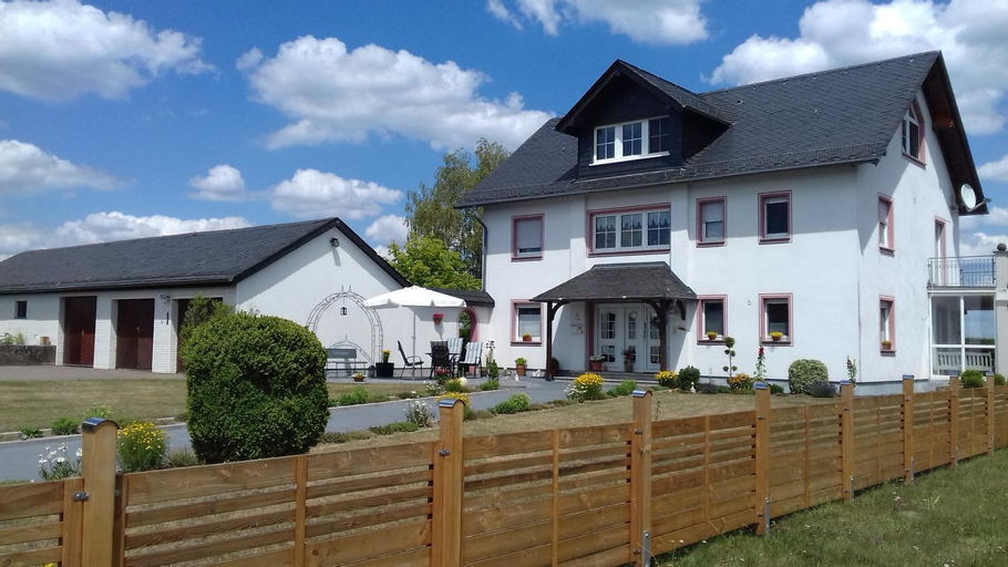 Exterior 10