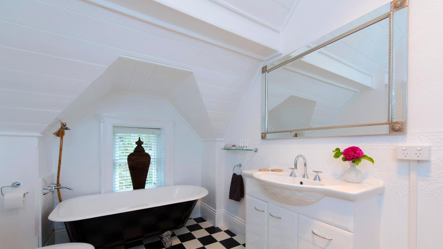 Bathroom 1, Arcoona Manor, Meander Valley