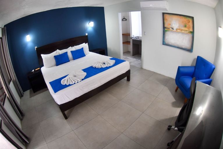 Bedroom 3, Republik Hotel, Bistro and Disco on Site, Garabito