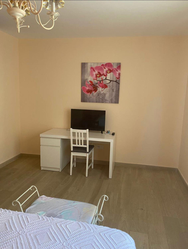 Others 5, Hostal Sara, Zaragoza