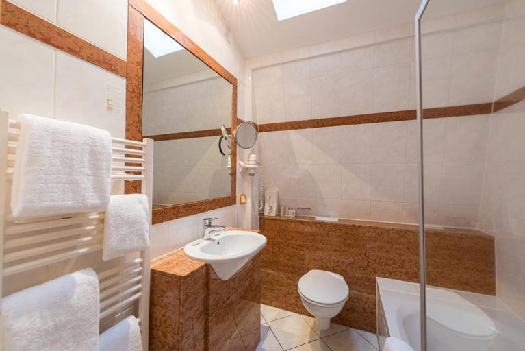 Bathroom 11