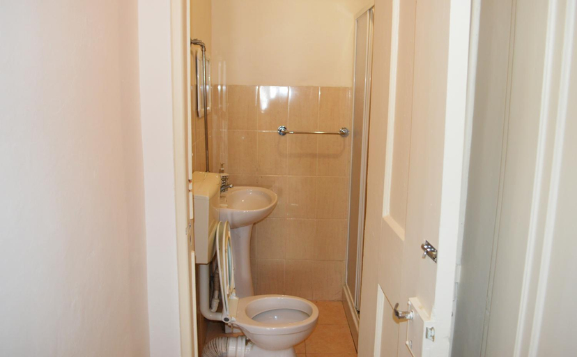 Bathroom 2, Alfama Guest House, Lisbon