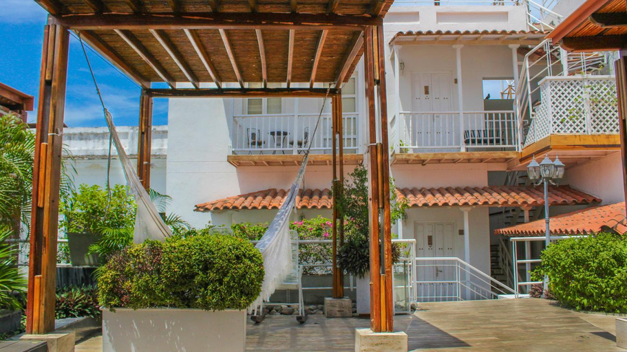 Exterior & Views