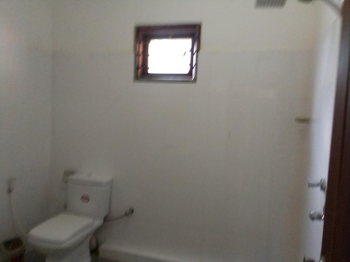 Bathroom 2, Avinka Villa, Habaraduwa