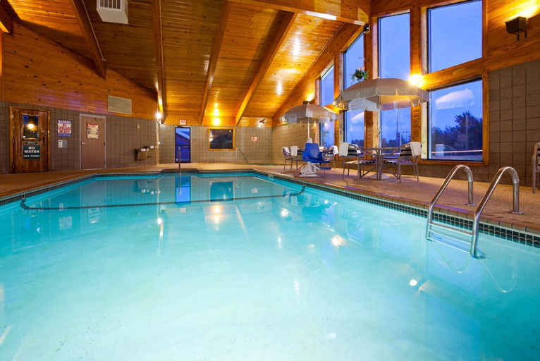 Sport & Beauty 5, AmericInn by Wyndham Proctor Duluth Black Woods Conv Ctr, Saint Louis