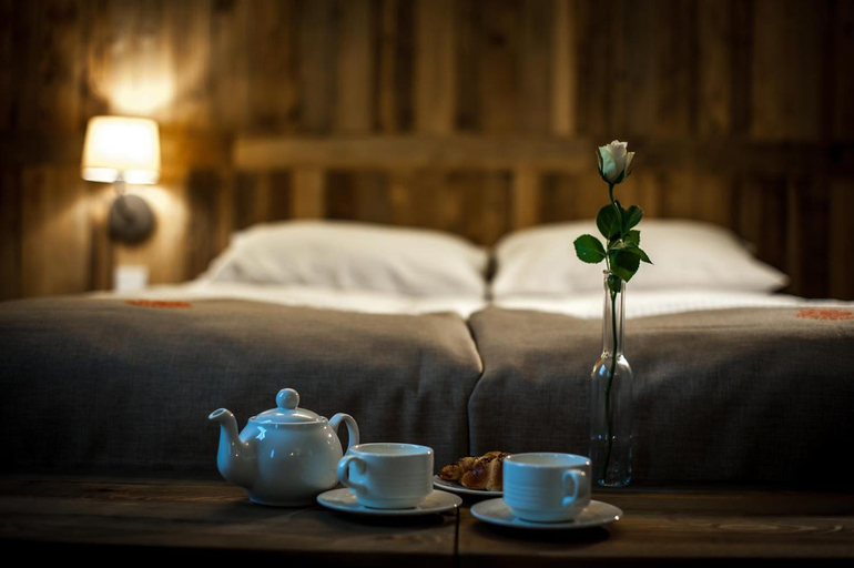 Bedroom 2, Akademia Kuraszkow, Trzebnica